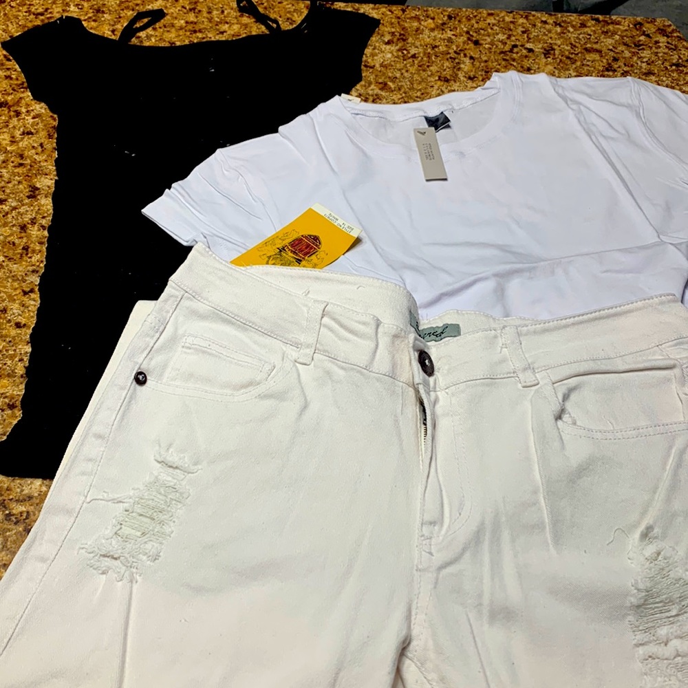 Misses women’s white denim jeans and t-shirts outfit New with tags